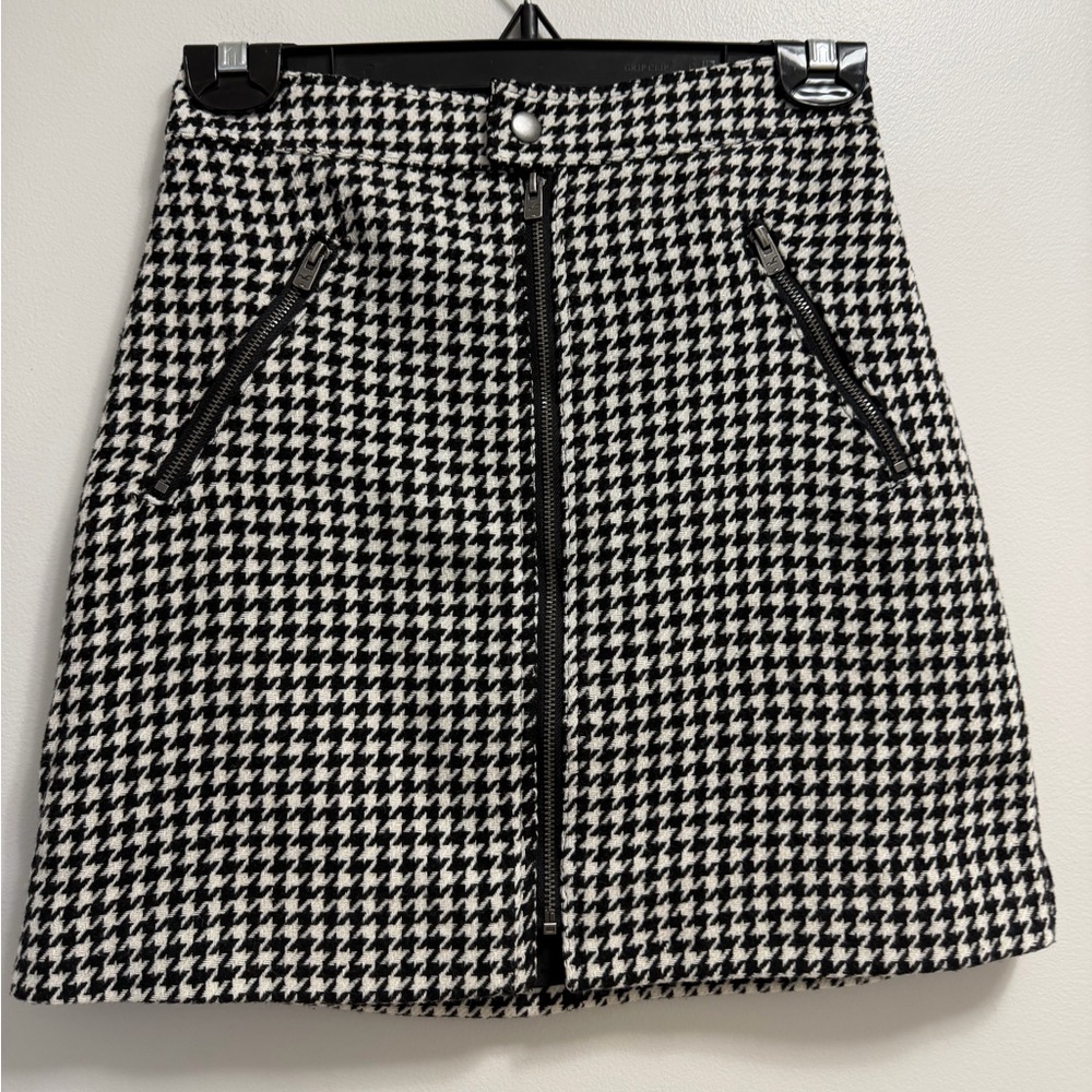 Hollister Black and White Mini Skirt - Picture 4 of 11